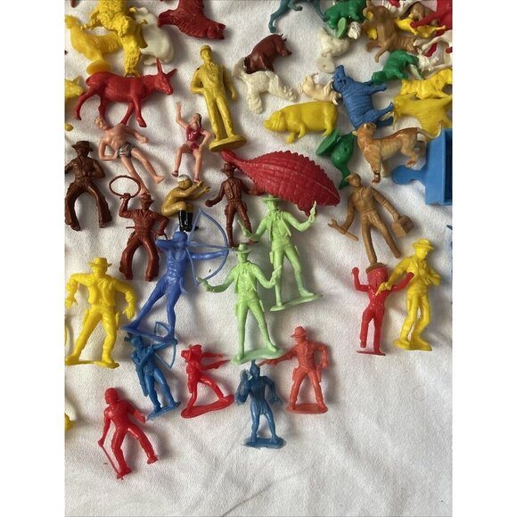Vintage Rubber Plastic Cowboys Mix Indians Figure Collection LOT 1960's Animals - Picture 10 of 16